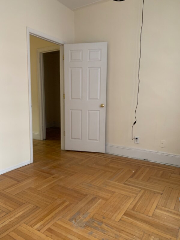 Building Photo - 529 E 85th St