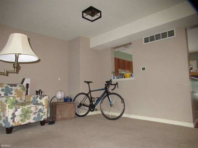 Building Photo - 3 br, 3 bath House - 530 Westside Blvd