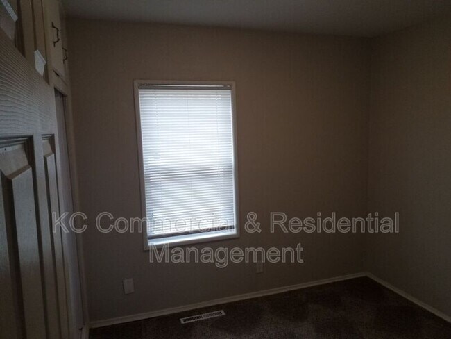 Foto del edificio - 4818 E 45th St