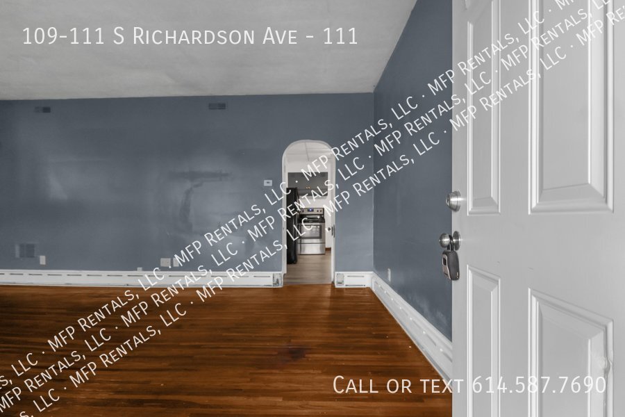 Primary Photo - 109-111-111 S Richardson Ave