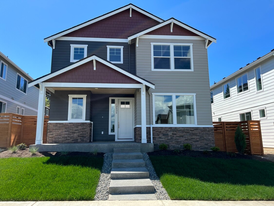 Front view - 12824 187th Ave E