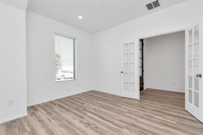 Building Photo - 2932 Cordova Hl Dr