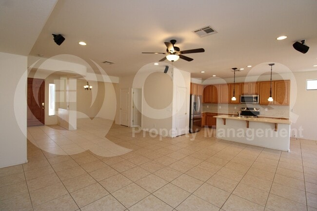 Building Photo - 2568 E San Rafael Trail