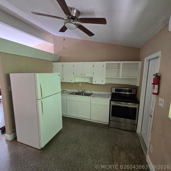 Foto del edificio - 830 SW 14th St