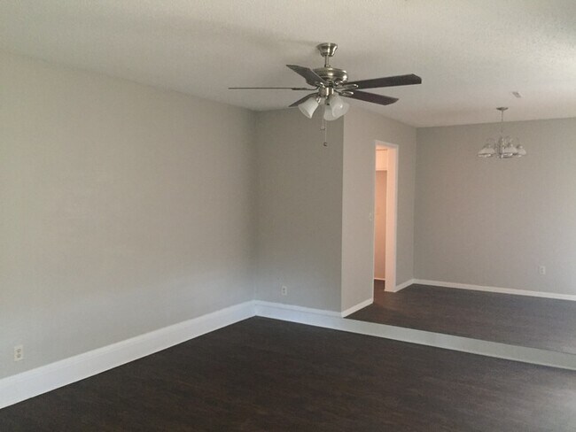 Foto del edificio - 2416 SW 76th St