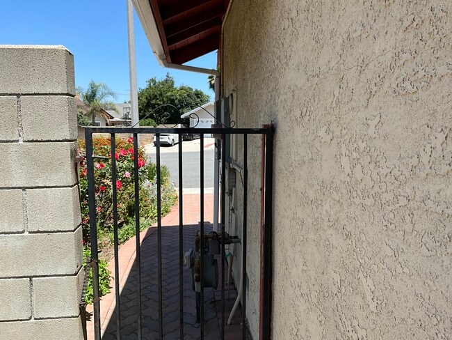 Building Photo - 21240 Sunwood Dr