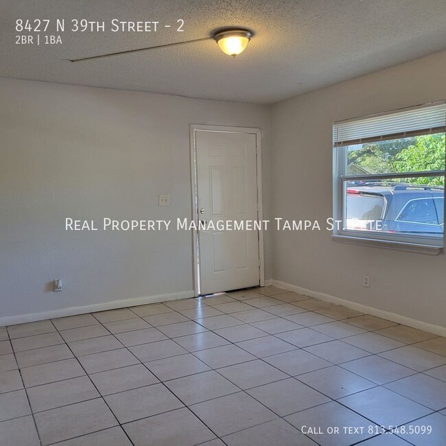 Foto del edificio - 8427 N 39th St