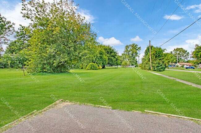 Foto del edificio - 1219 Charles Ave