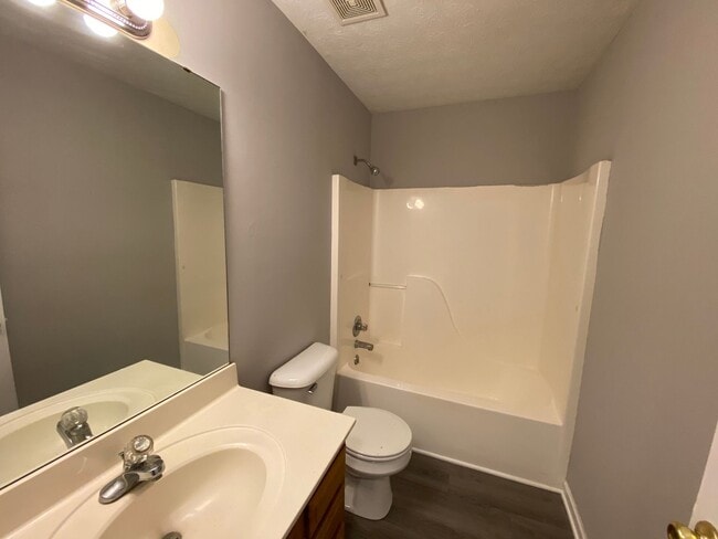 Foto del edificio - 415 Moonlite Ave