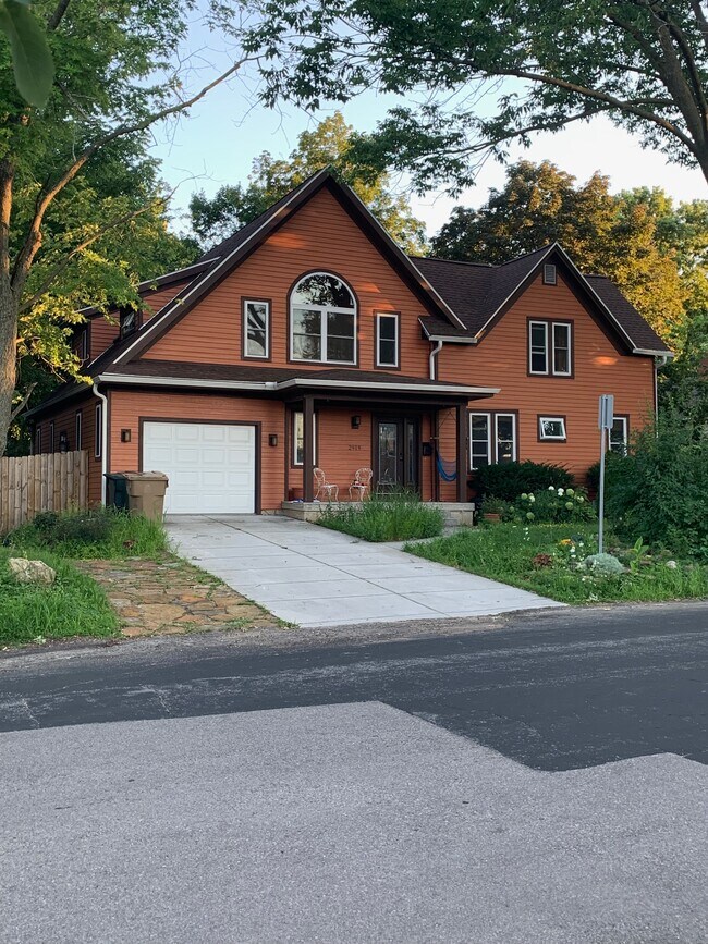 Foto del edificio - 2919 Harvey St