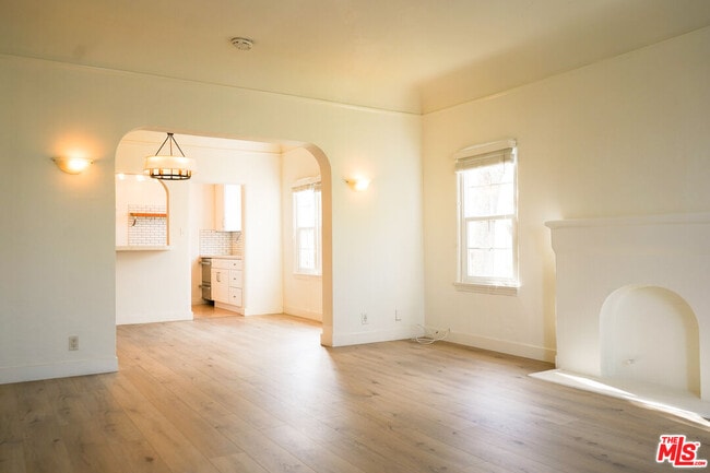 Foto del edificio - 10520 Eastborne Ave