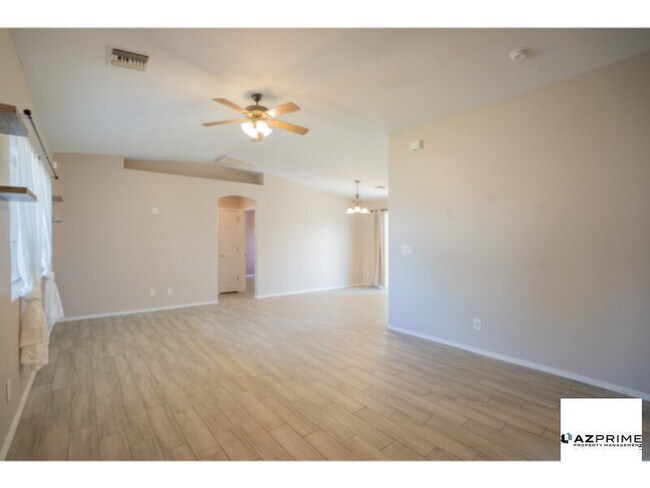 Building Photo - Experience Comfort and Style in this Excep...