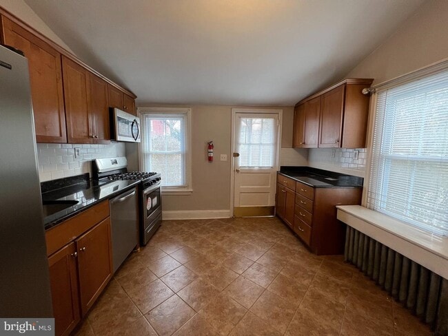 Building Photo - 43 Lowrys Ln