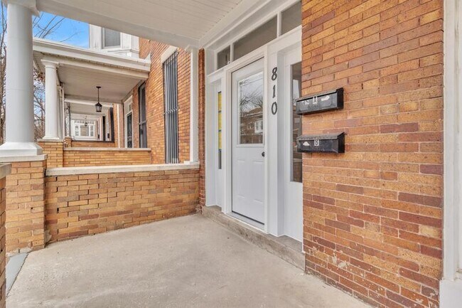 Foto del edificio - 810 Brooks Ln