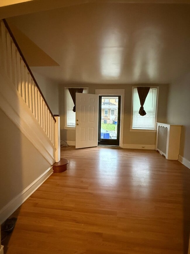 Building Photo - Bright 3BR Home in Tacony!