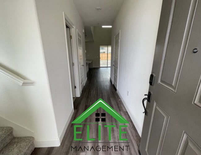 Building Photo - Beautiful 4-Bedroom Home with Loft and Spa...