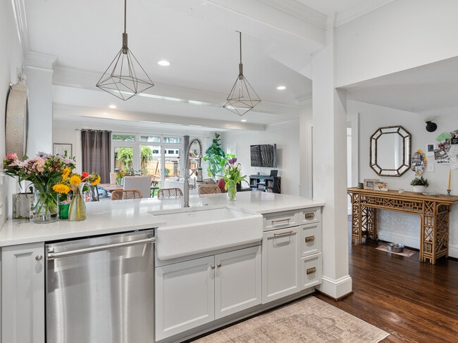 Building Photo - 1614 Park Rd