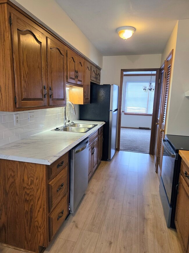 Foto del edificio - 495 Shadydale Dr