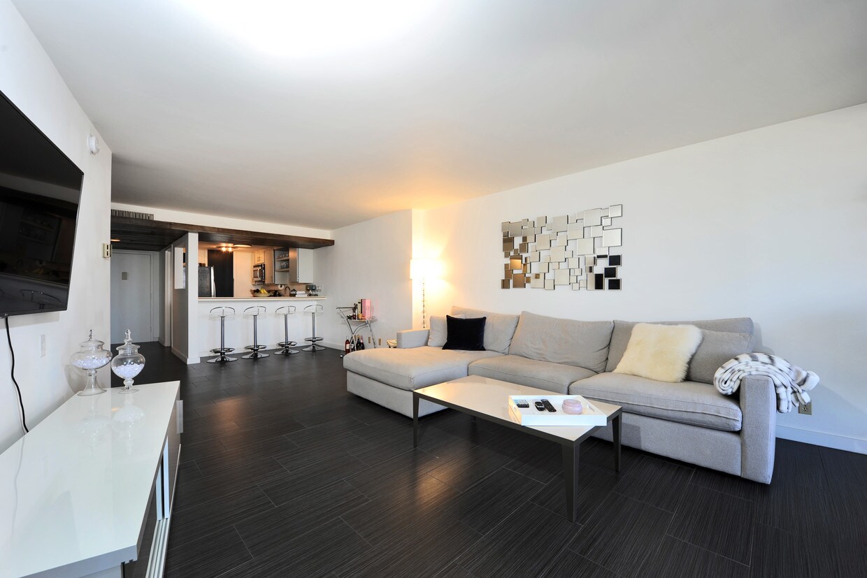 Foto principal - 4316 Marina City Dr