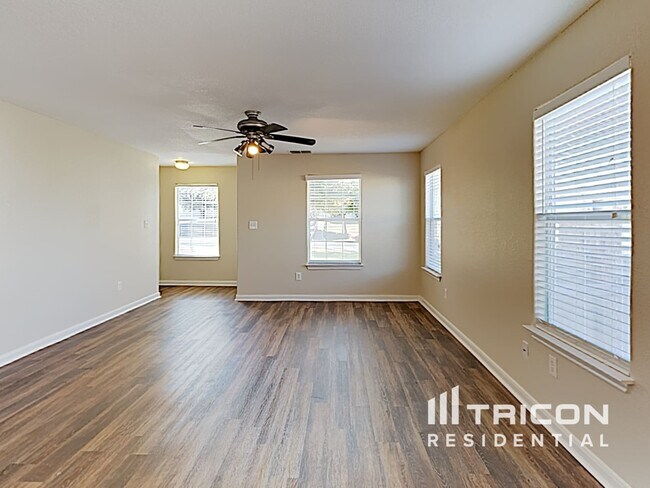 Building Photo - 11247 Country Canyon