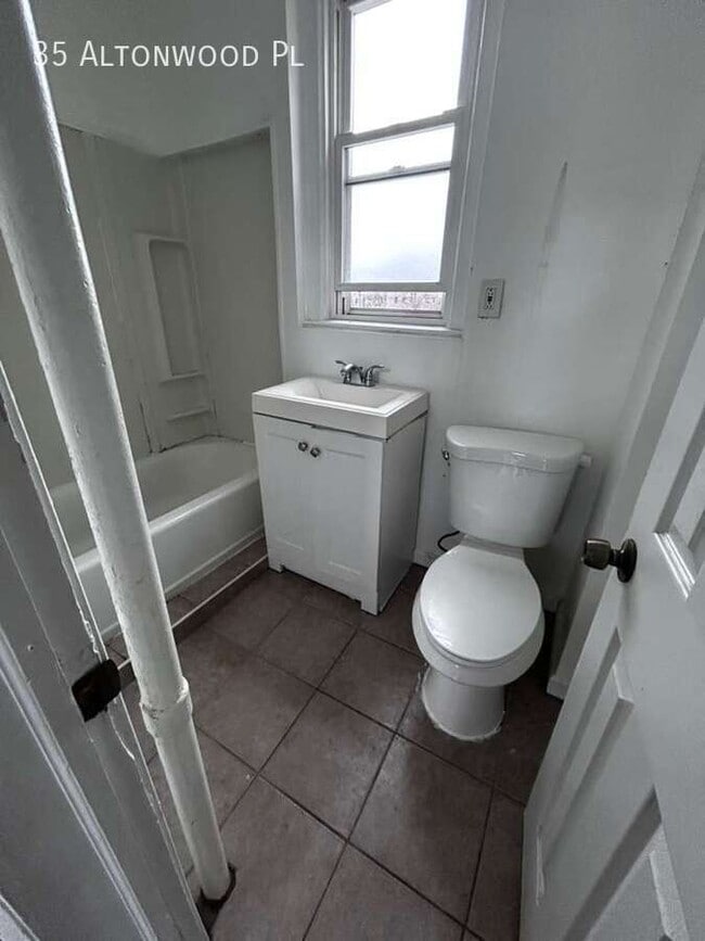 Photo - 35 Altonwood Pl Apartment