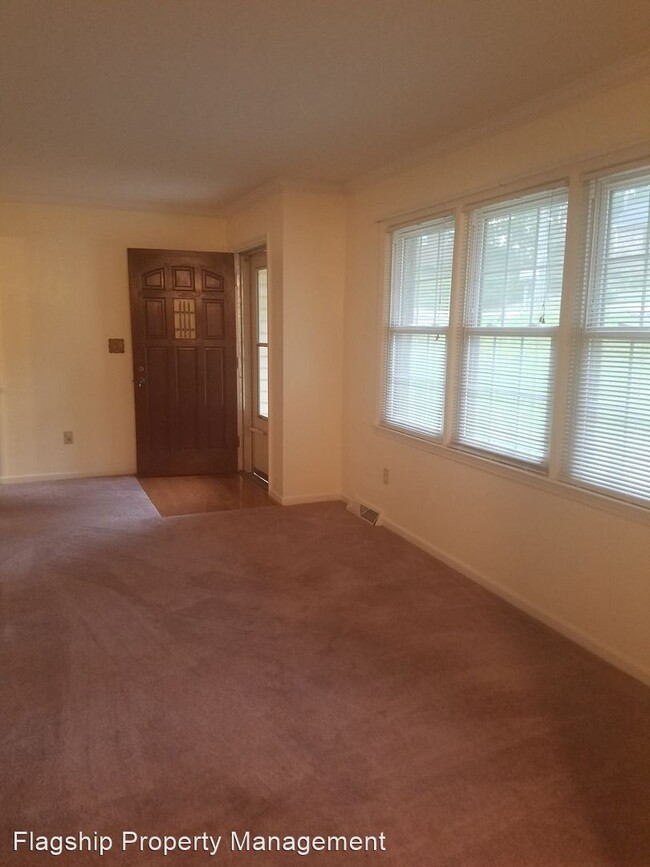 Building Photo - 3 br, 2 bath House - 8 Hillbrook Road