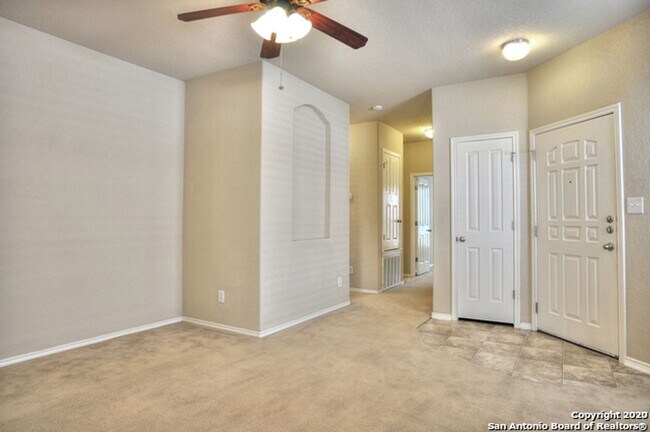 Building Photo - 3 Bedroom 2 bath Windfield Unit 1 Subdivision