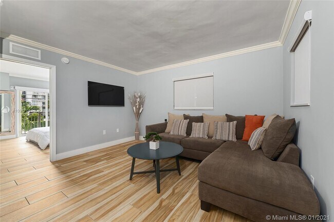 Foto del edificio - 636 NE 63rd St