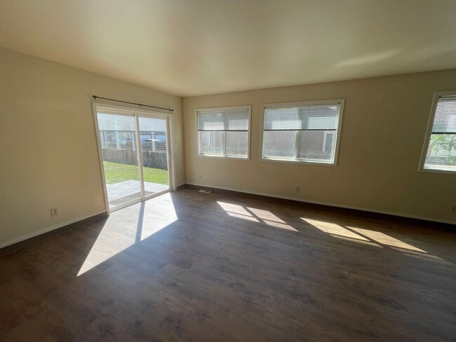 Building Photo - 1300 N Brooklane St