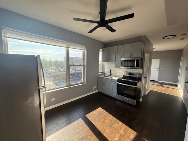 Foto del edificio - 1856 W 18th St