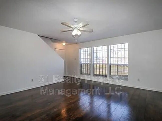 Foto del edificio - 3444 Pinebrook Dr