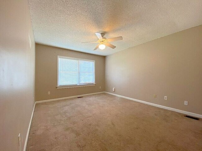 Building Photo - 705 Chevis St