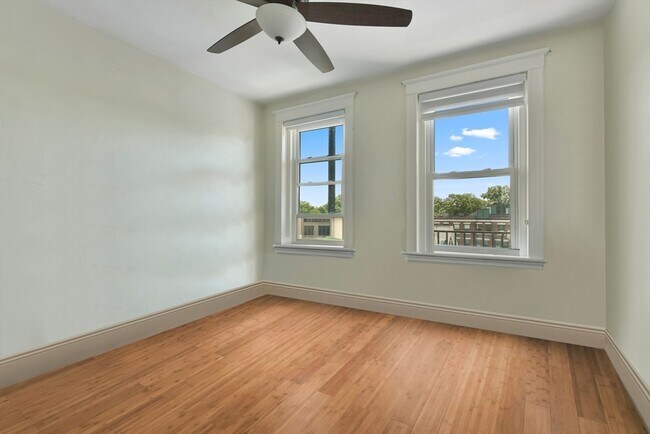 Foto del edificio - 1746 Commonwealth Ave