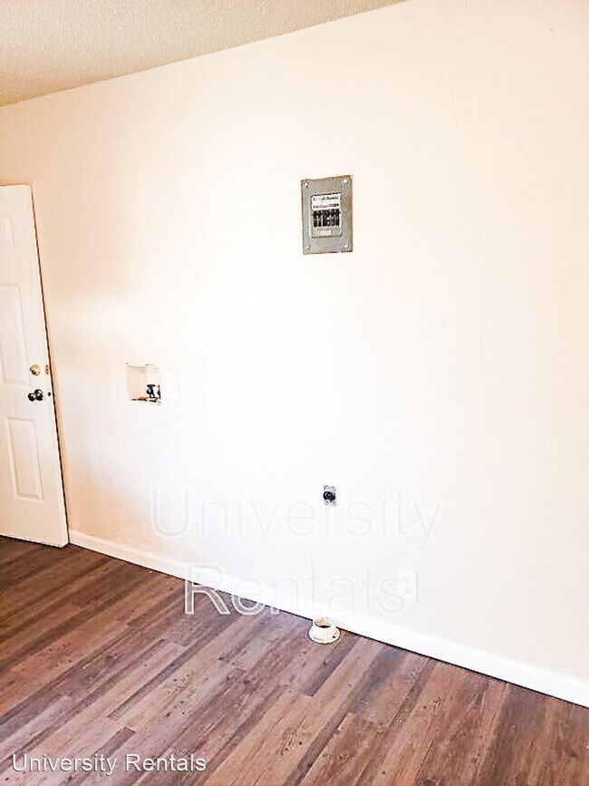 Building Photo - 4 br, 2 bath House - 1320 North Kelly Avenue
