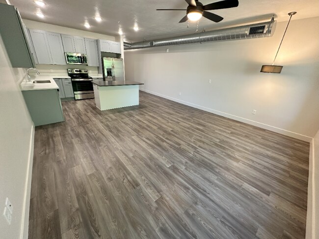 Foto del edificio - 606 W North Temple St