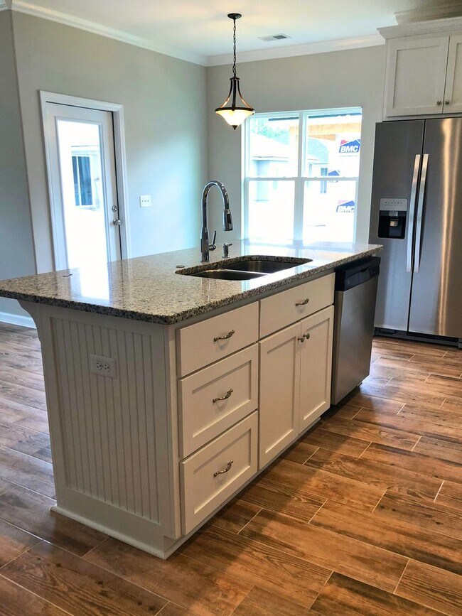 Foto del edificio - 3/2 with landscaping included!