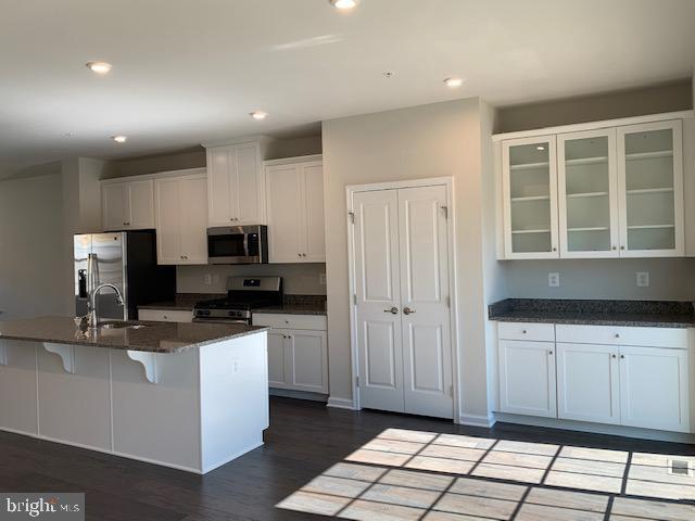 Building Photo - 3201 Laurel Hl Rd