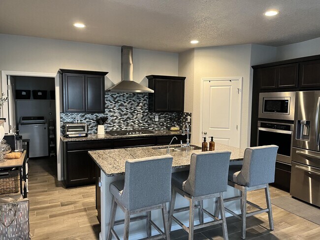 Foto del edificio - 4489 Skyline Loop NE