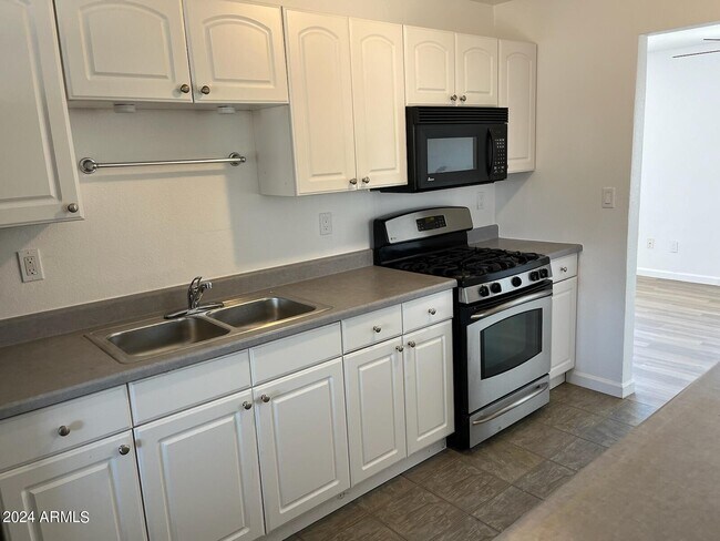 Building Photo - 1630 W Ironwood Dr