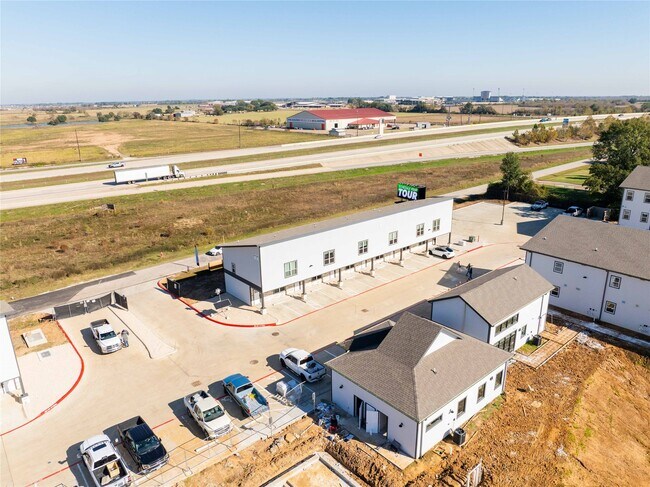 Foto del edificio - 2101 Reinke Rd