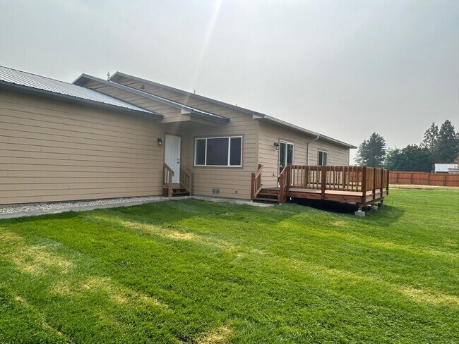 Foto del edificio - Beautiful 3 bed, 2 bath Hamilton home