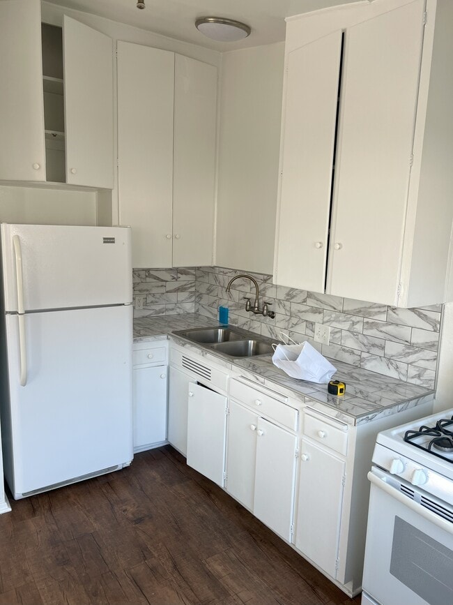 Building Photo - 1147 Hacienda Pl