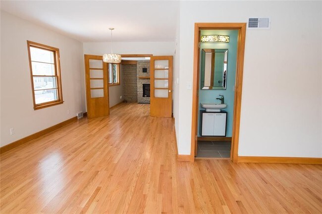 Foto del edificio - 330 N Gilbert St