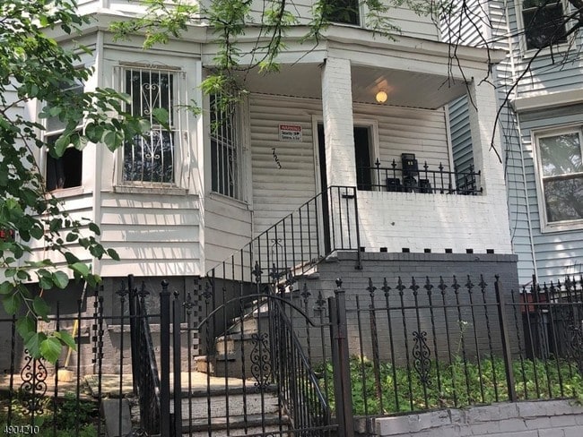 Building Photo - 723 Bergen St