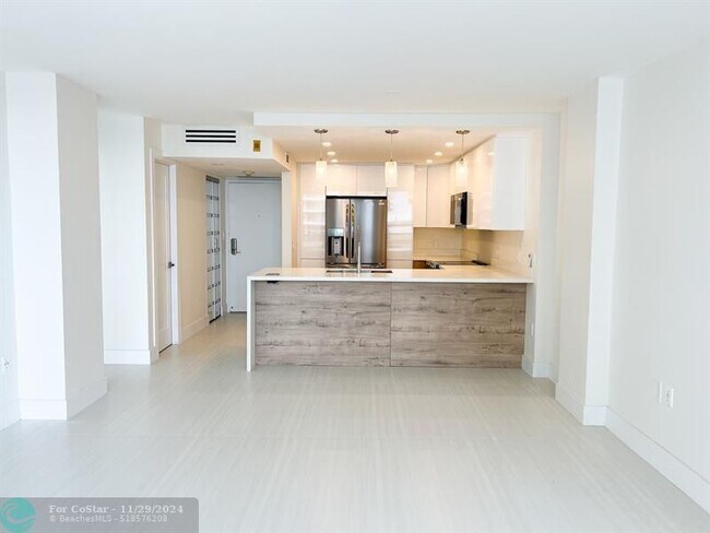 Foto del edificio - 600 NE 36th St
