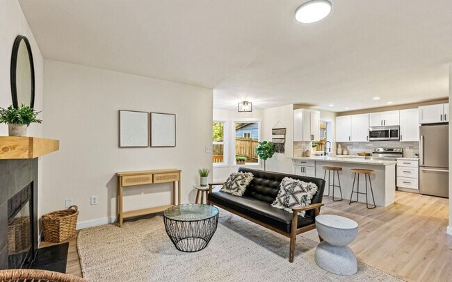 Building Photo - Fully Remodeled Gated Community Lake Home in Gig Harbor!