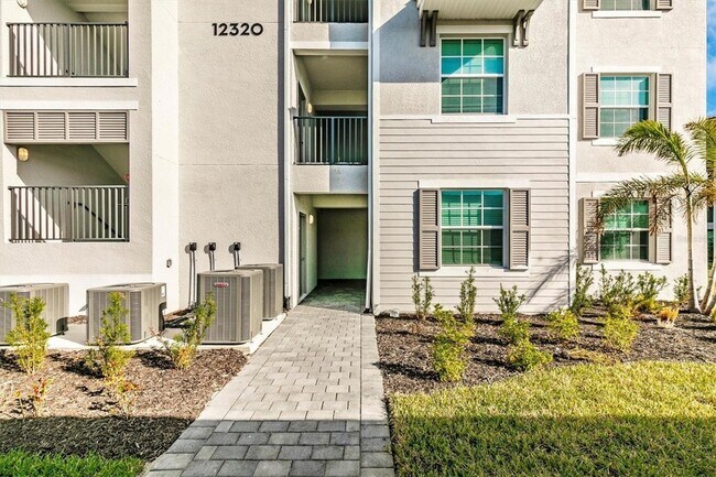 Building Photo - 12320 Wellen Golf St