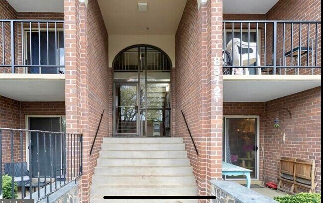 Foto del edificio - 8312 Tobin Rd