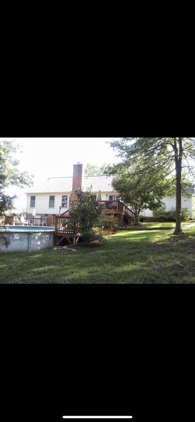 Building Photo - 2460 Ridgeway Ln