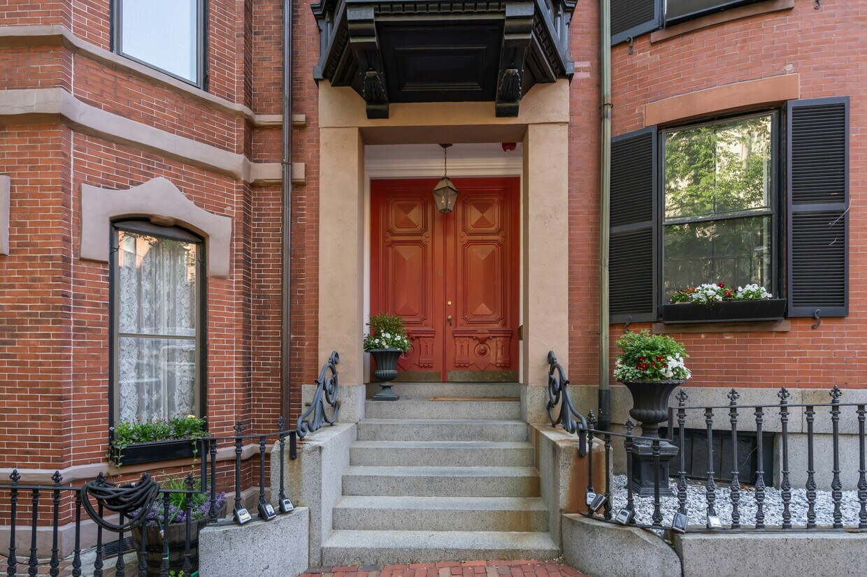 Primary Photo - 30 Hancock St